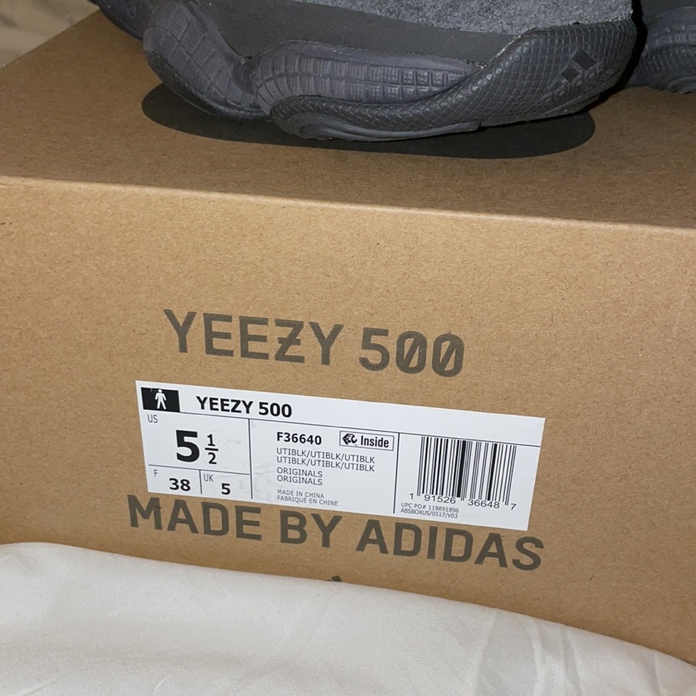 YEEZY 500 - Picture 2 of 4